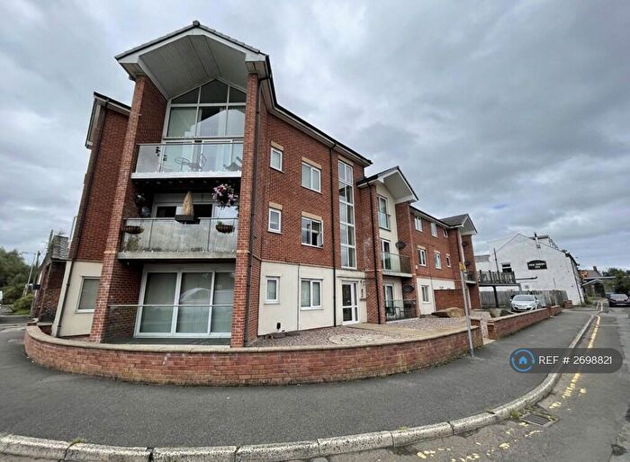 2 Bedroom Flat To Rent In Carisbrooke Apartments, Radcliffe, Manchester, M26