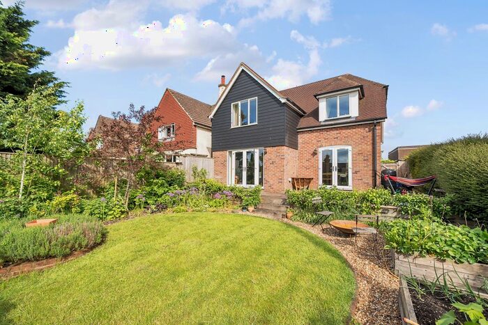 3 Bedroom Detached House For Sale In Hilly Close, Winchester, SO21