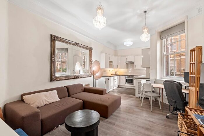 2 Bedroom Flat For Sale In Argyll Mansions, Hammersmith Road, W14