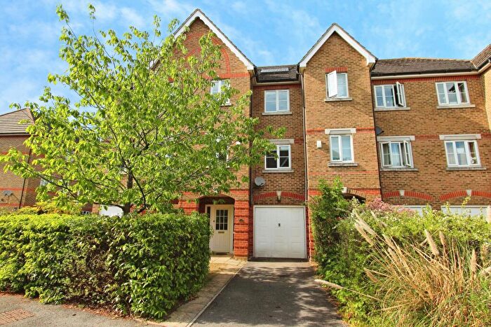 5 Bedroom Town House For Sale In Cintra Close, Reading, RG2