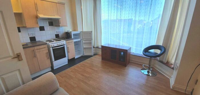 1 Bedroom Flat To Rent In Holyrood Street, Chard, TA20
