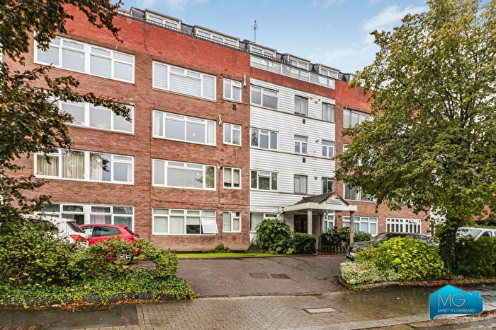 1 Bedroom Apartment To Rent In Sylvan Court, - Holden Road, Woodside Park, London, N12