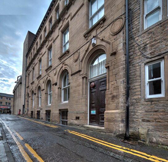 2 Bedroom Apartment To Rent In - Chancery Lane, Huddersfield, HD1