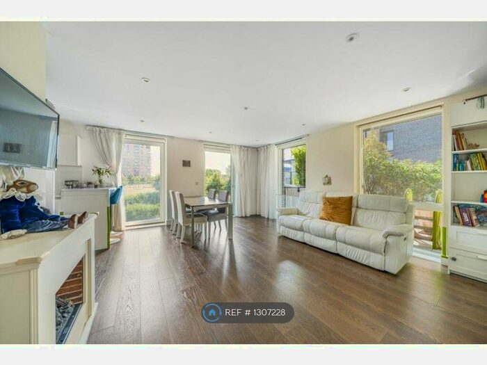 3 Bedroom Flat To Rent In Merlin Court, London, SE3