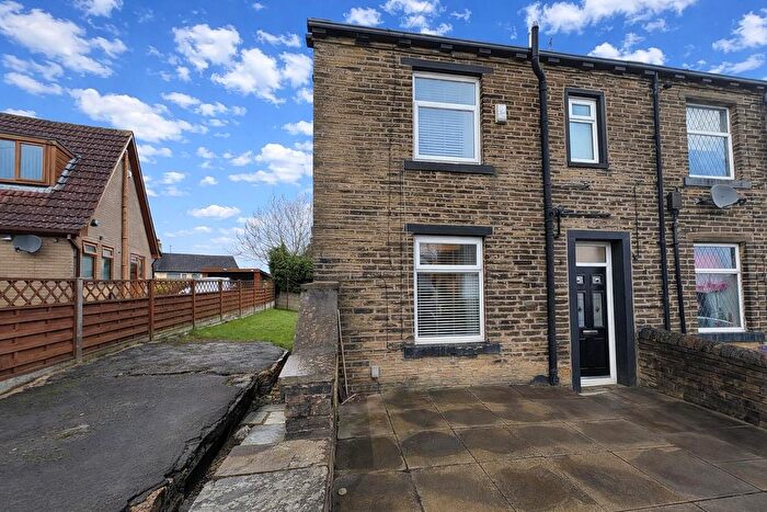 3 Bedroom End Terrace House For Sale In Hollingwood Lane, Horton Bank Top, Bradford, BD7