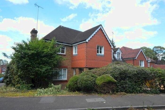 5 Bedroom Detached House To Rent In Green Lane, Leatherhead, Surrey., KT22