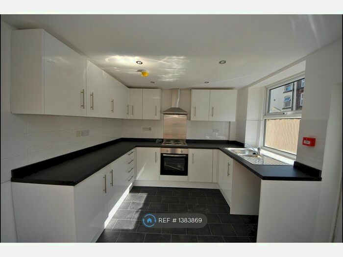 4 Bedroom Terraced House To Rent In Blantyre Road, Liverpool, L15