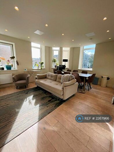 3 Bedroom Flat To Rent In Tower View House, London, E2