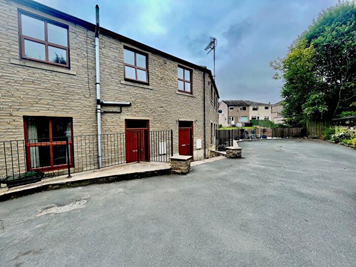 3 Bedroom Terraced House To Rent In Reva Syke Road, Clayton, BD14