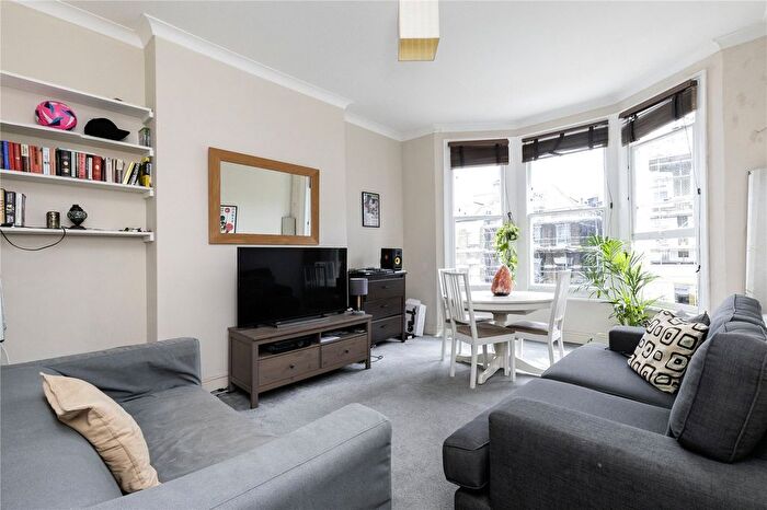 2 Bedroom Flat To Rent In Caledonian Road, Lower Holloway, London, N7
