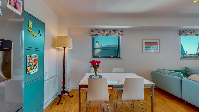 2 Bedroom Flat For Sale In Castlebank Drive, Glasgow, G11