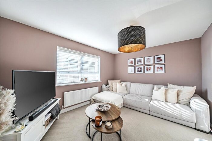 3 Bedroom Semi-Detached House For Sale In Waterton Close, Methley, Leeds, LS26