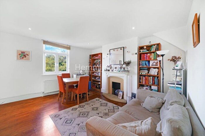 2 Bedroom Apartment To Rent In Caledonian Road, London, N7