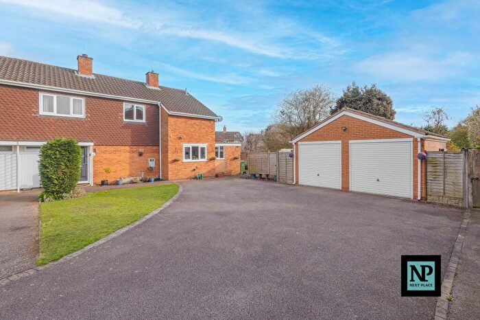 4 Bedroom Semi Detached House For Sale In Pine Close, Tamworth, B79