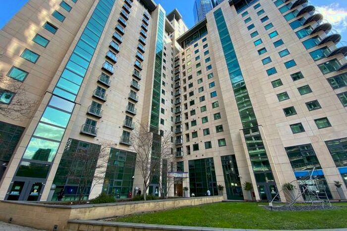 2 Bedroom Apartment To Rent In Discovery Dock Apartments East Tower, South Quay Square, Canary Wharf, South Quay, London, E14