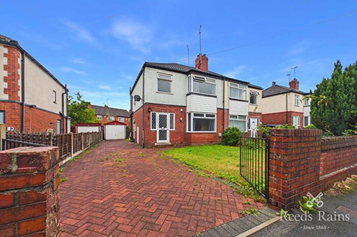 3 Bedroom Semi Detached House For Sale In Whitehall Road, Leeds, West Yorkshire, LS12