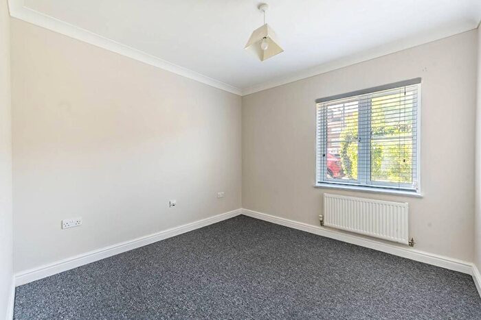 2 Bedroom Flat To Rent In Honeypot Lane, Stanmore, HA7