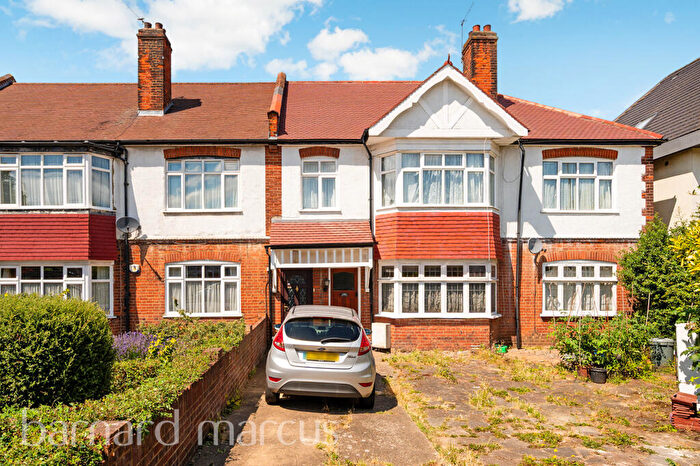 2 Bedroom Apartment To Rent In Friern Barnet Road, London, N11