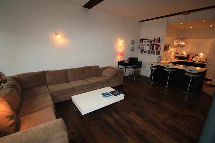 2 Bedroom Flat To Rent In Dock Street, Leeds, West Yorkshire, LS10