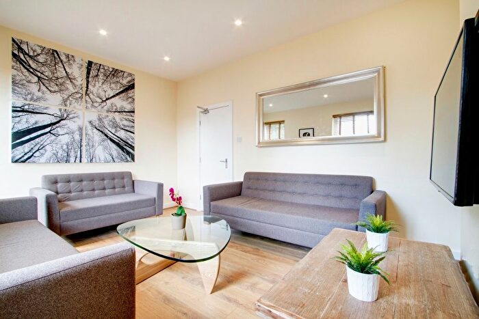 6 Bedroom Terraced House To Rent In Booth Avenue, Manchester, M14