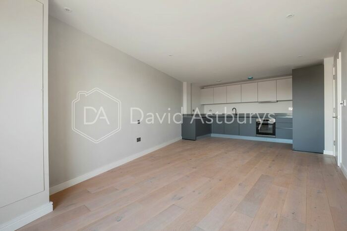 2 Bedroom Flat To Rent In Tottenham Lane, Crouch End, London, N8