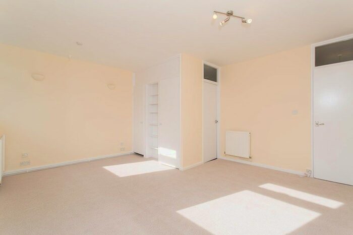 Studio To Rent In Westbridge Road, London SW11