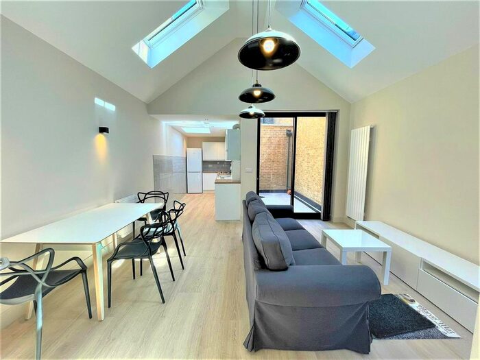 1 Bedroom Bungalow To Rent In Queens Road, Twickenham, TW1