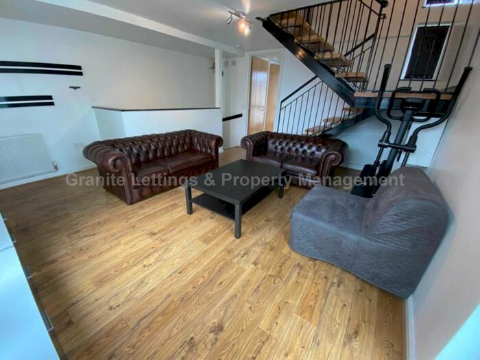 3 Bedroom End Of Terrace House To Rent In Bell Crescent, Beswick