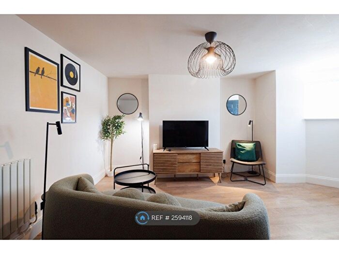 2 Bedroom Flat To Rent In Dean Lane, Bristol, BS3