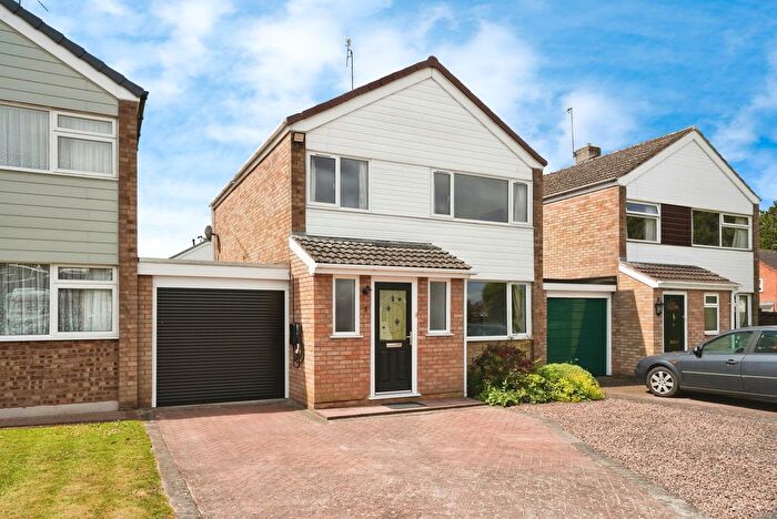 3 Bedroom Link Detached House For Sale In Mallard Close, Worcester, Worcestershire, WR2