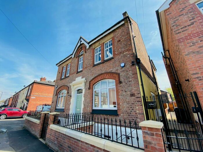 2 Bedroom Flat To Rent In Dundonald Street, Stockport, SK2