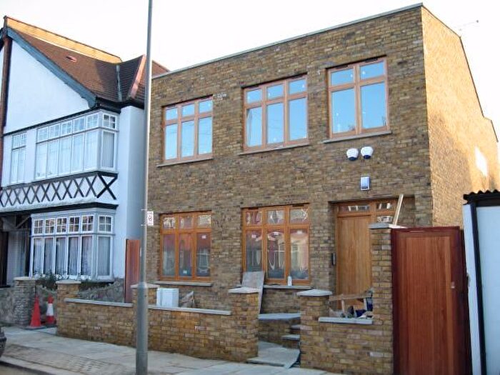 2 Bedroom Flat To Rent In Crowborough Road, Furzedown, SW17
