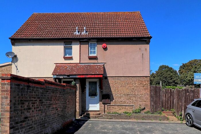 2 Bedroom Semi-Detached House To Rent In Credo Way, Grays, RM20