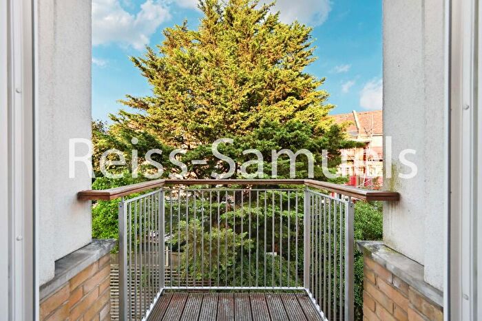 1 Bedroom Apartment To Rent In Helion Court, Westferry Road, London, E14