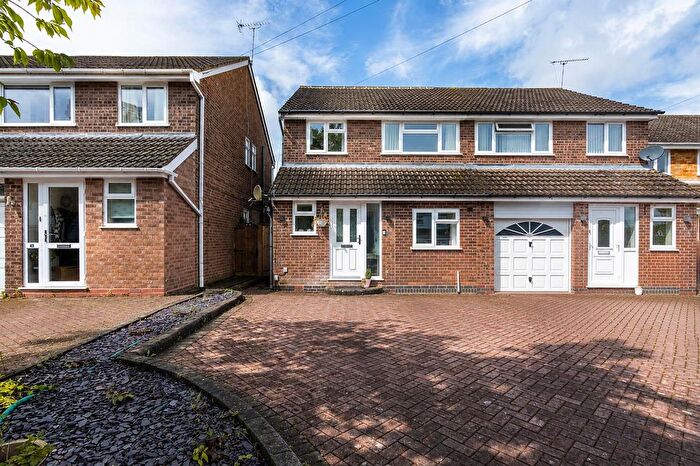 3 Bedroom Semi Detached House For Sale In Leafield Road, Solihull, B92