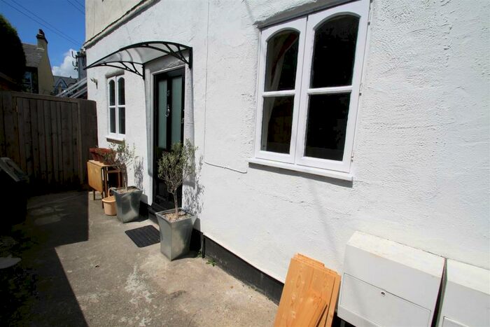 1 Bedroom Ground Flat To Rent In Beach Avenue, Leigh-On-Sea, SS9