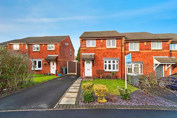 3 Bedroom End Of Terrace House For Sale In Horsecroft Drive, West Bromwich, B71