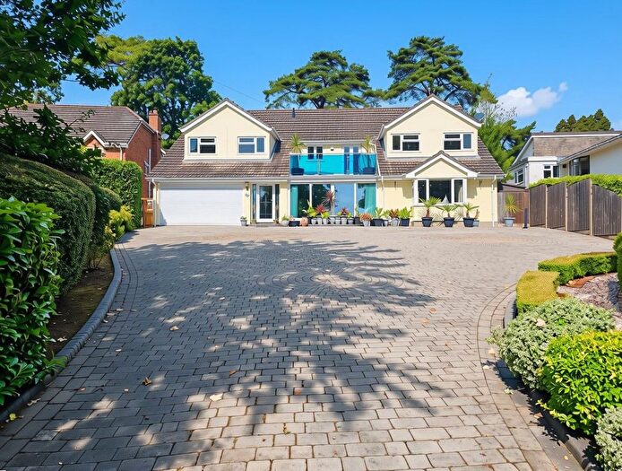 5 Bedroom Detached House For Sale In Cotton Close, Broadstone, BH18