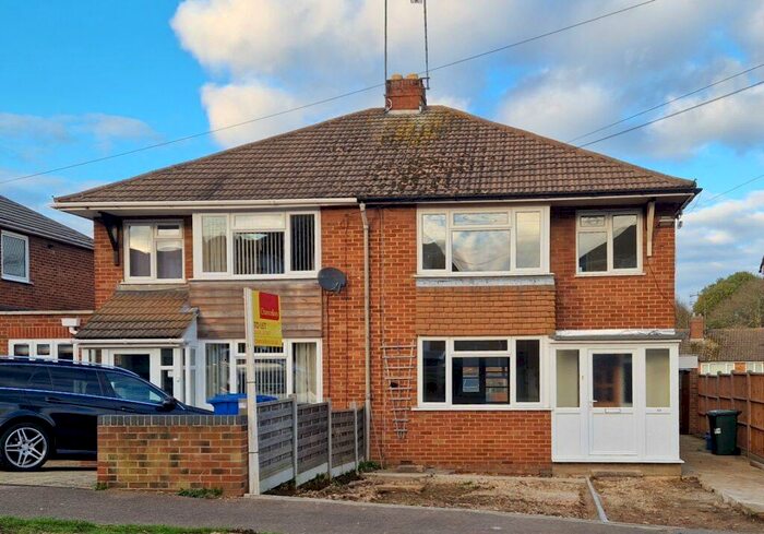 3 Bedroom Semi-Detached House To Rent In Sinclair Avenue, Banbury, Oxon, OX16