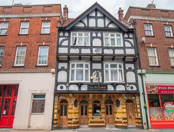 4 Bedroom Pub Bar For Sale In Ladywell, Dover, CT16