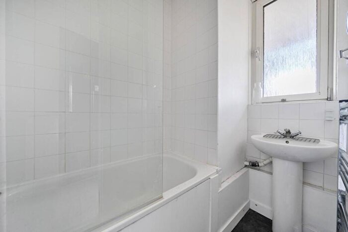 Studio To Rent In Stepney Way, Stepney, London, E1