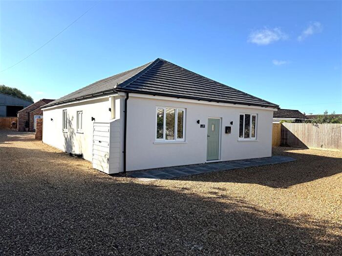 4 Bedroom Detached Bungalow To Rent In Leverington Common, Leverington, Wisbech, PE13