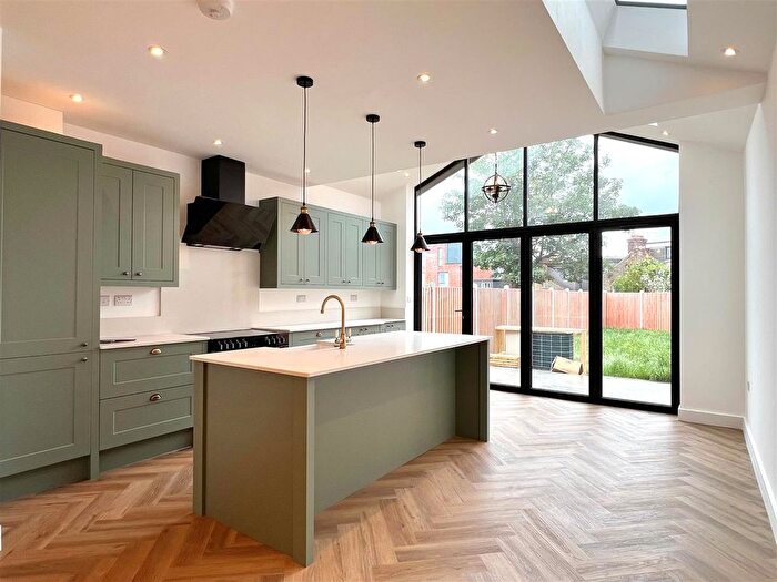 4 Bedroom Property To Rent In Aubrey Road, London, E17