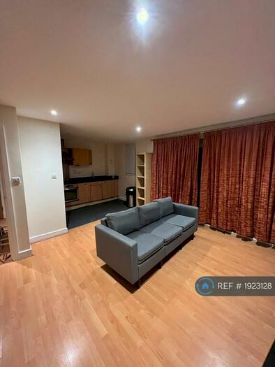 2 Bedroom Flat To Rent In Morton Close, London, E1