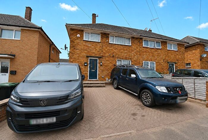 3 Bedroom Semi Detached House For Sale In Chalton Road, Luton, Bedfordshire, LU4