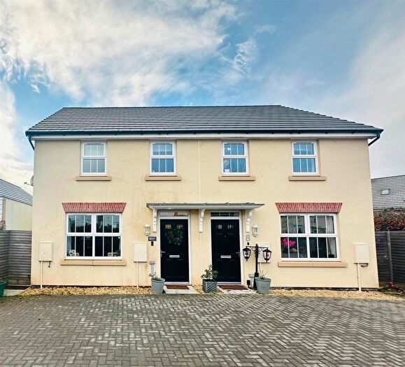 3 Bedroom Semi-Detached House For Sale In Champion Way, Tiverton, EX16