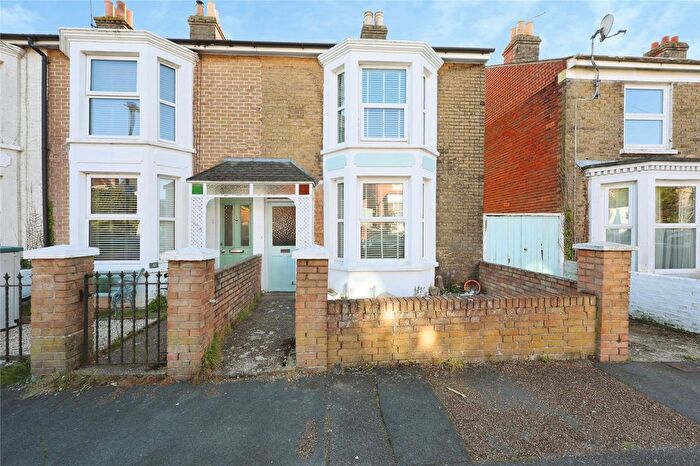 4 Bedroom Semi-Detached House For Sale In Bernard Road, Cowes, Isle Of Wight, PO31
