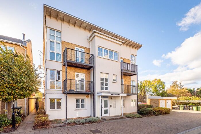 2 Bedroom Flat For Sale In Revere Way, Epsom, Surrey, KT19