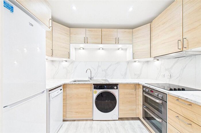 2 Bedroom Apartment For Sale In Commonwealth Drive, Three Bridges, Crawley, West Sussex, RH10