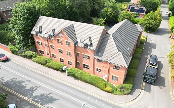 2 Bedroom Flat For Sale In Holly Court, Heatherdene Avenue, Crowthorne, Berkshire, RG45